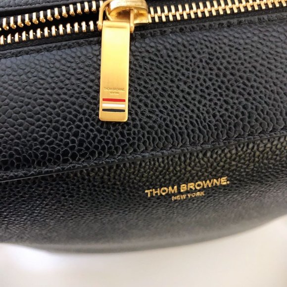Men's Pebble Grain Leather Messenger Bag in Black - Picture 6 of 8